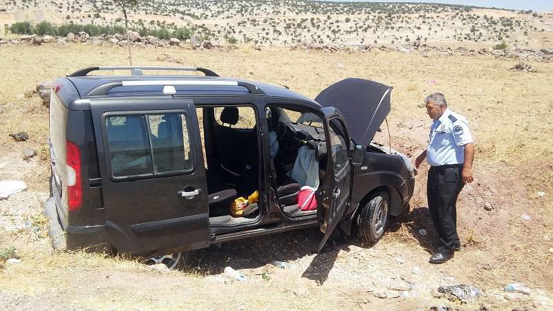 Gaziantep’te Yoldan Çıkan Araç Tarlaya Uçtu: 3 Yaralı