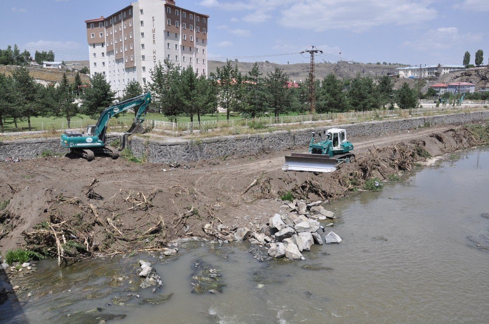 Kars Çayı Islah Çalışmaları Kaldığı Yerden Ediliyor