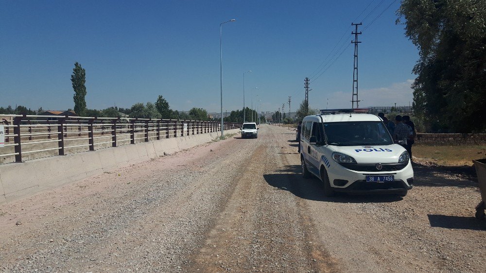 Dur İhtarına Uymayan Şahıs Polise Ateş Açtı