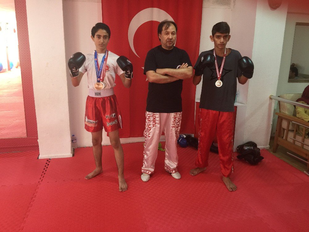 Eskişehir’e Kick Boks’ta 2 Gümüş Madalya