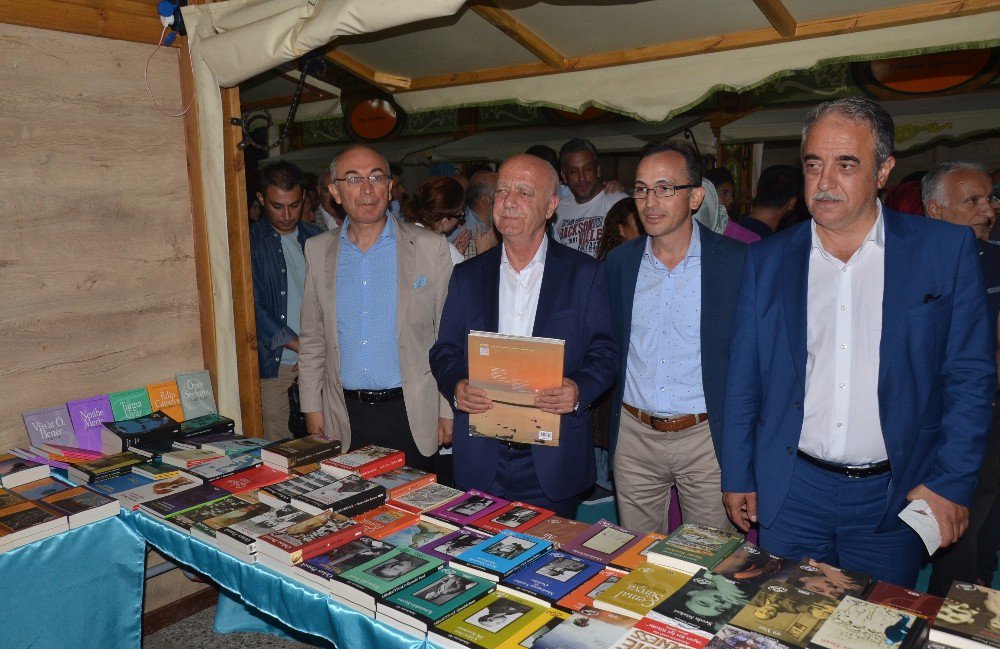 Şile’de Deniz Kum Güneş Eşliğinde Kitap Festivali