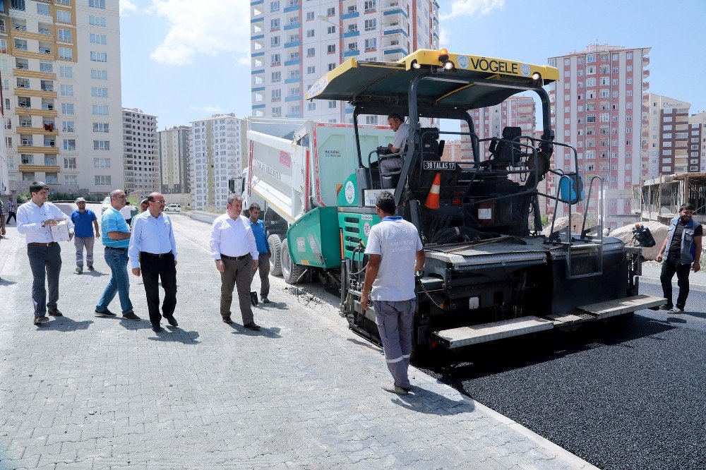 Şehit Naci Akarsu Caddesi Asfaltlanıyor