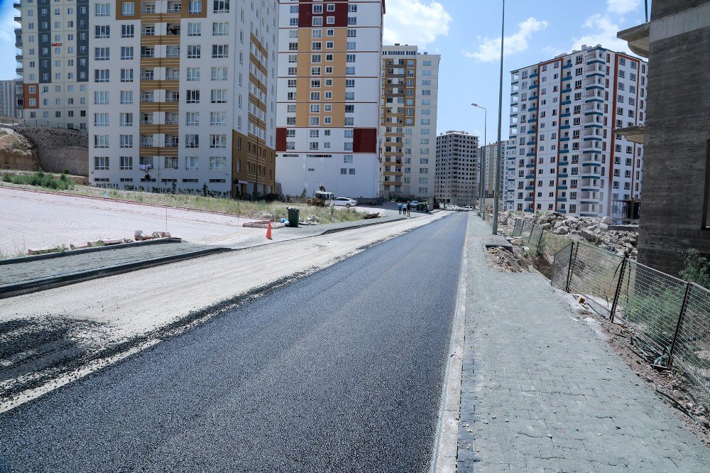 Şehit Naci Akarsu Caddesi Asfaltlanıyor