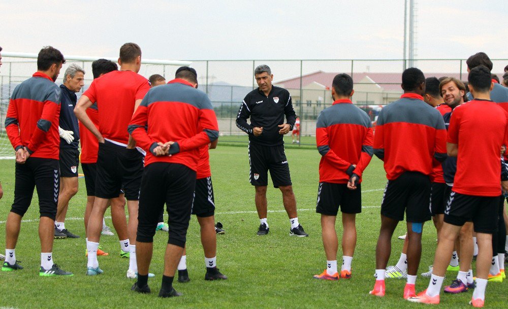 Manisaaspor’da Sürpriz Doğum Günü Kutlaması