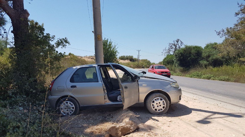 Antalya’da Otomobil Direğe Çarptı: 1 Yaralı