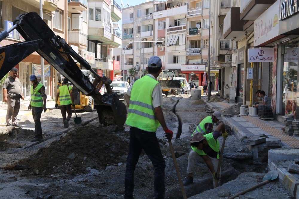 Aydın Caddesinde Çalışmalar Hızlı Bir Şekilde İlerliyor