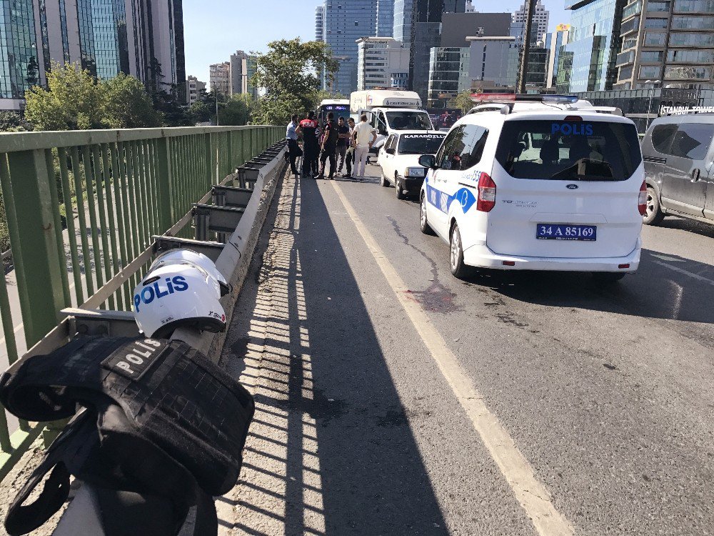 Güçlendirmek İçin Viyadüğe Koyulan Kasis Kazaya Neden Oldu: 2 Polis Yaralı