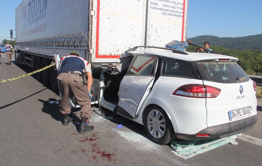 Bolu’da Otomobil Tırın Altına Girdi: 1 Ölü, 2 Yaralı