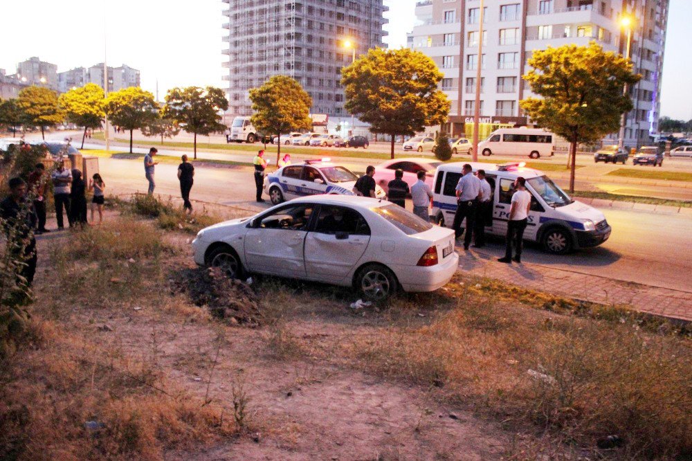 Kaldırımda Yürürken Otomobil Çarptı: 1 Ölü, 1 Yaralı