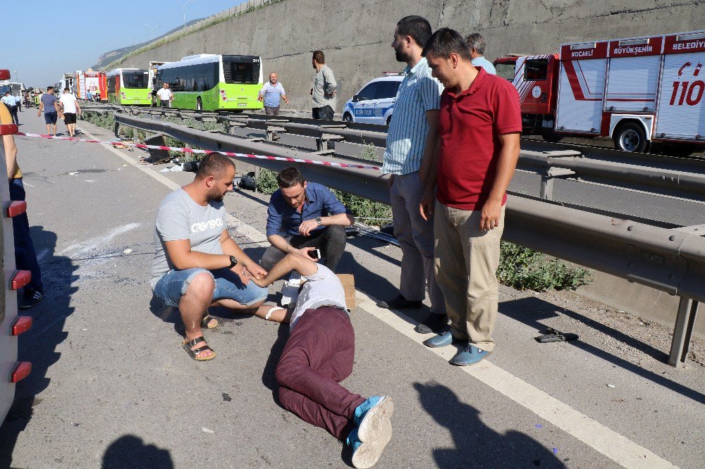 Kum Yüklü Kamyon Ve Servis Minibüsü Devrildi: 9 Yaralı