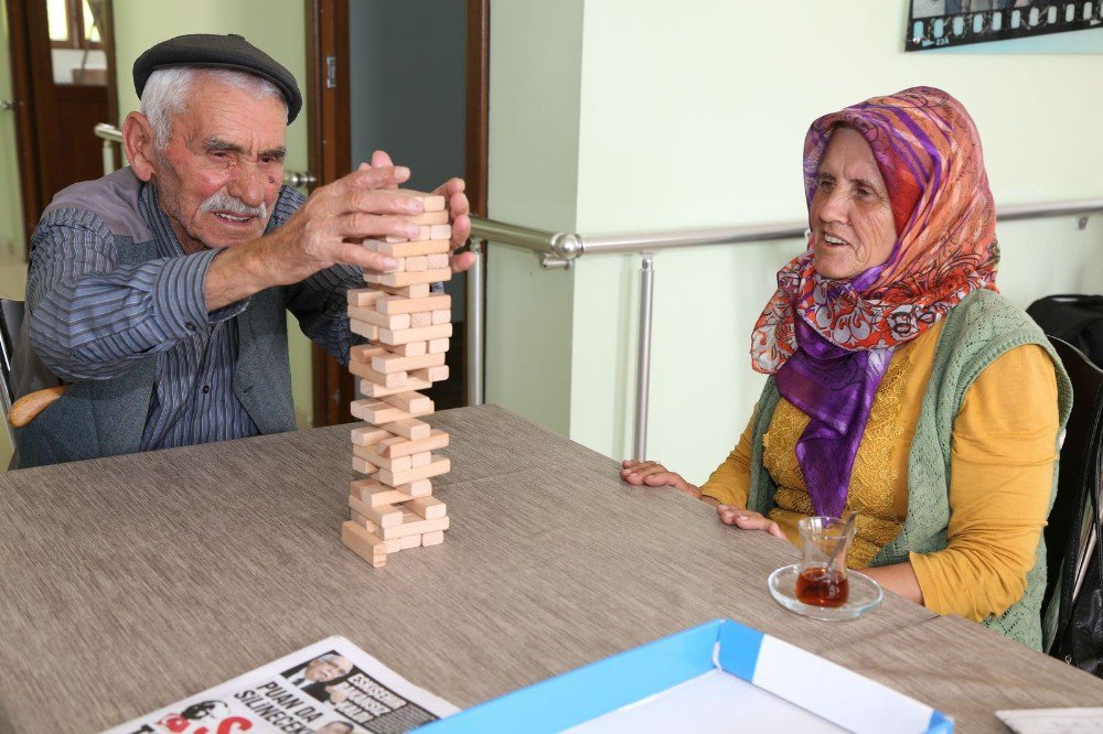 Koca Çınar Yaşam Merkezi Yaşlılar İçin Umut Oldu