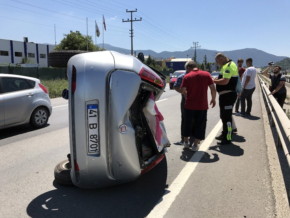 Yola Düşen Taşa Çarpmamak İçin Manevra Yaptı, Aracı Devrildi