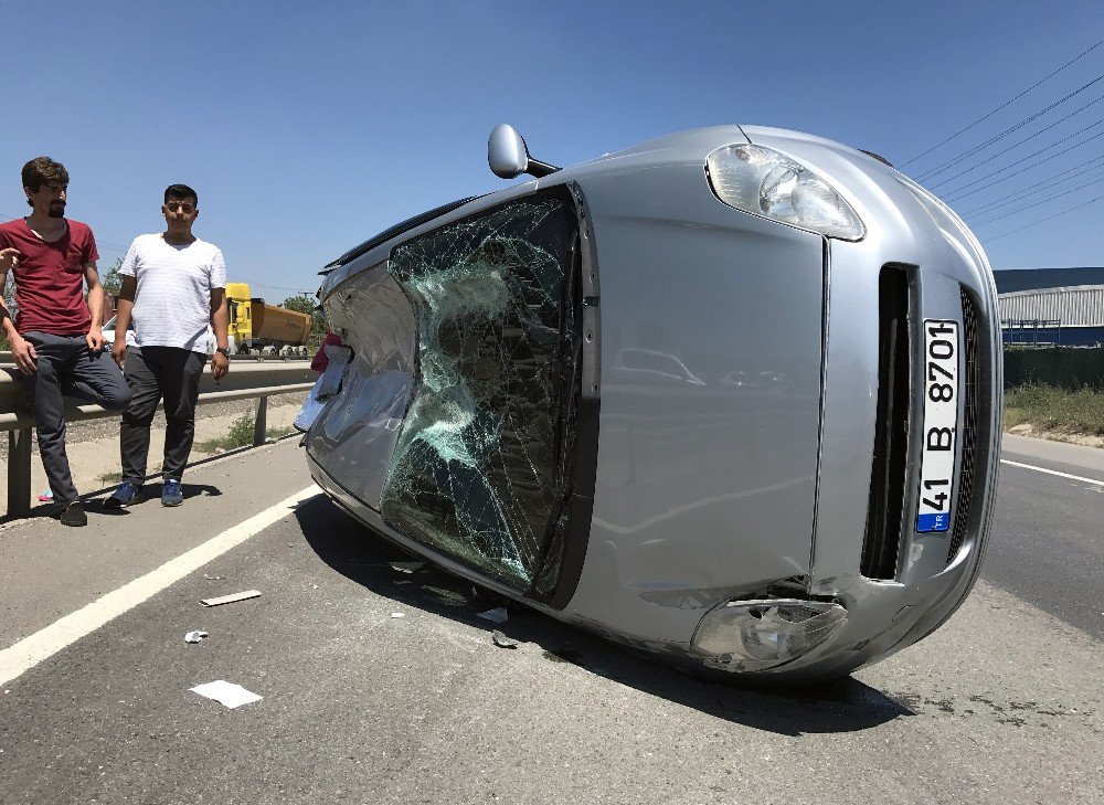 Yola Düşen Taşa Çarpmamak İçin Manevra Yaptı, Aracı Devrildi