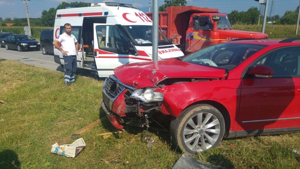 Akyazı’da Trafik Kazası: 3’ü Çocuk Toplam 4 Yaralı