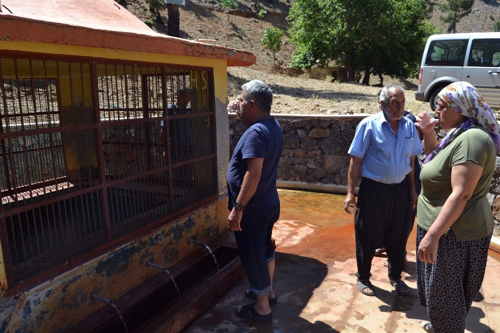 Tesisi Olmayan Şifalı Suya Akın Ediyorlar