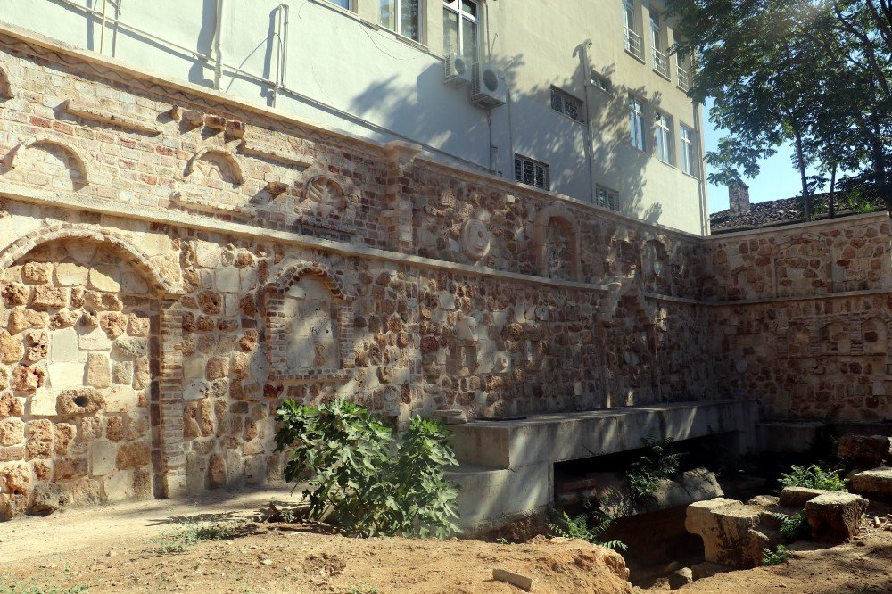 Antalya’da Kaçak Antik Tiyatro Kazısı İddiası