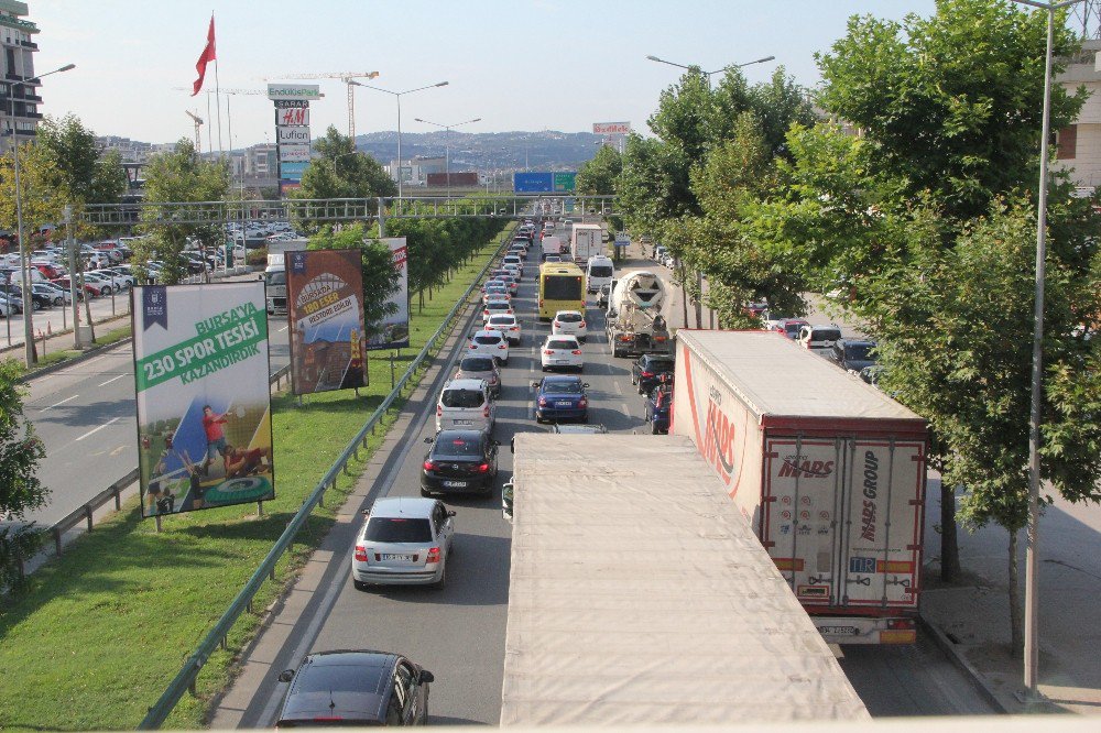 Geçit Kavşağı Yeniden Trafiğe Kapatılıyor