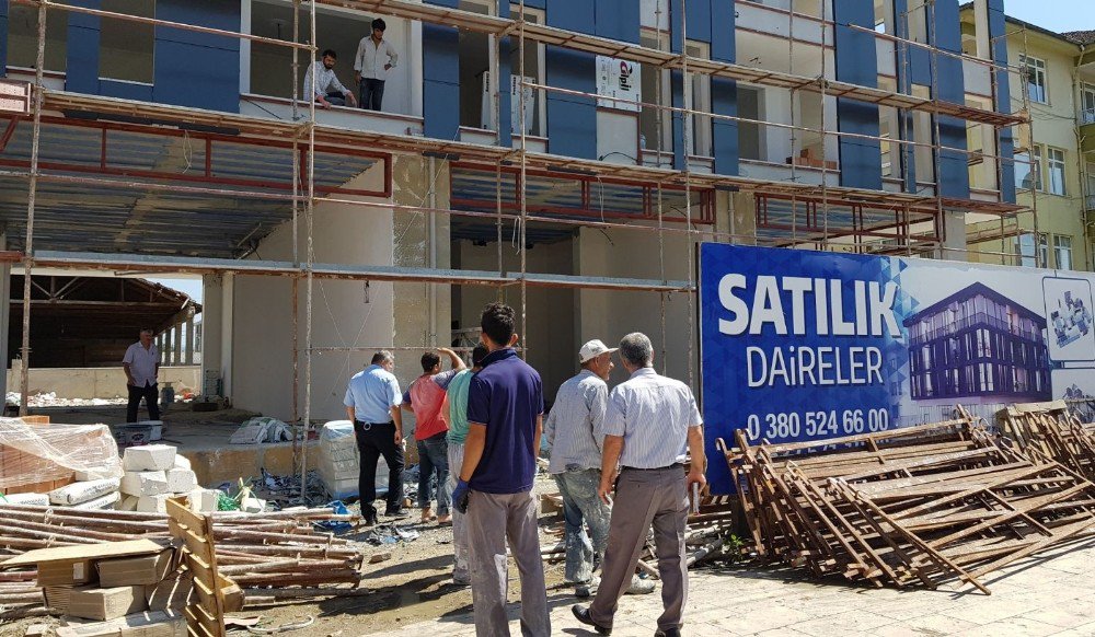 10 Metreden Zemine Düşen Sıva İşçisi Yaralandı