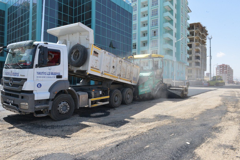 Yakutiye, Açtığı Yeni Yolları Asfaltladı