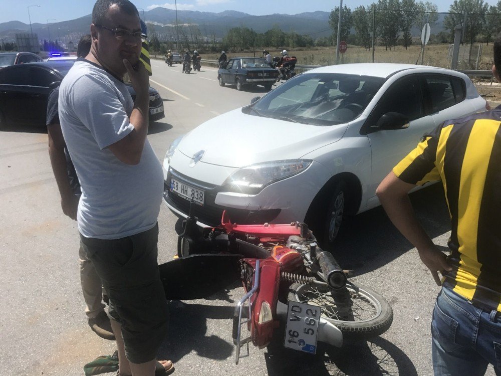 Motosiklet Otomobilin Altına Girdi: 1 Yaralı