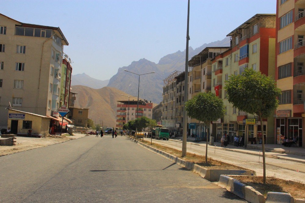 Hakkari’de Yol Asfaltlama Çalışması