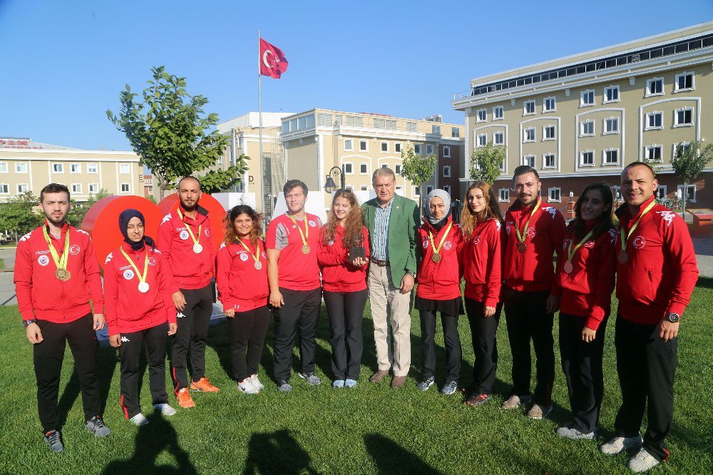 İstanbul Aydın Üniversitesi Karatede Avrupa Şampiyonu!