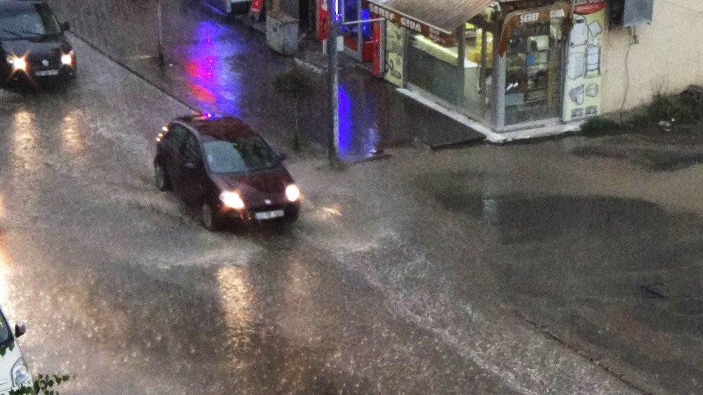 Kars’ta Sıcak Ve Güneşli Hava Yerini Yağmura Bıraktı