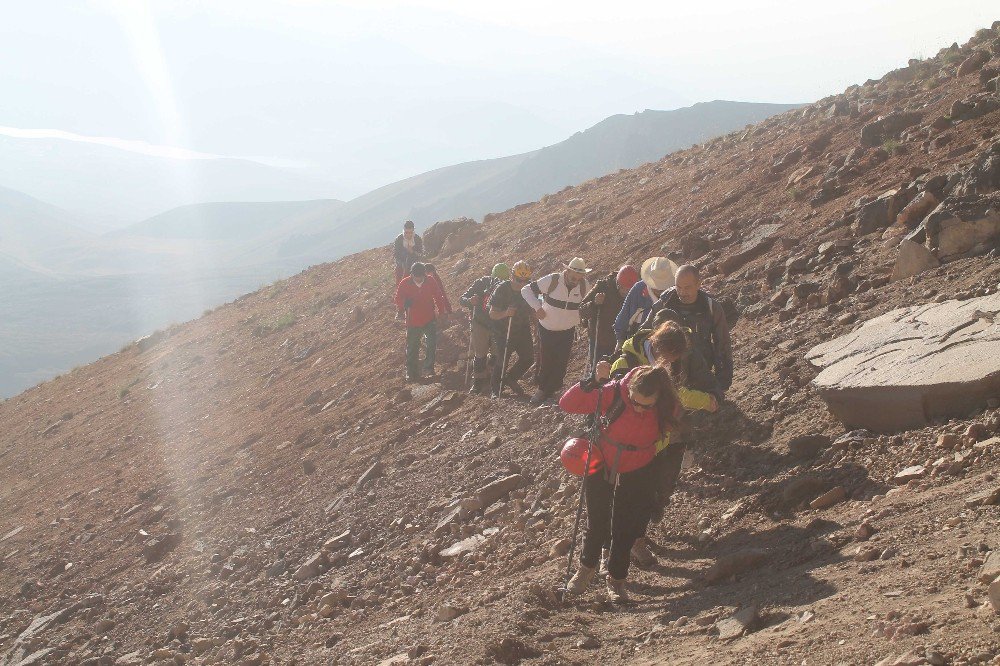 Erciyes’te Zirve Tırmanışları Başladı