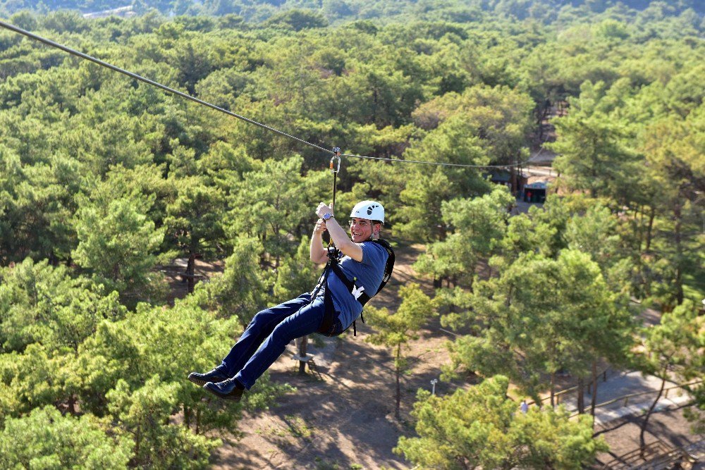 Park Orman’da Zıpline Heyecanı