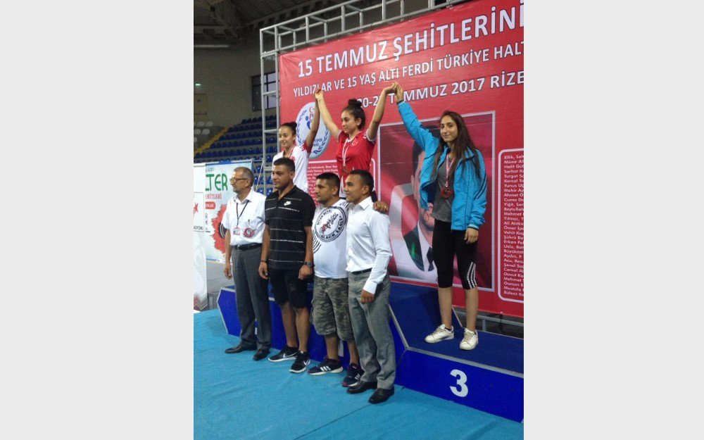 Kağıtsporlu Haltercilerden Rize’de İki Derece