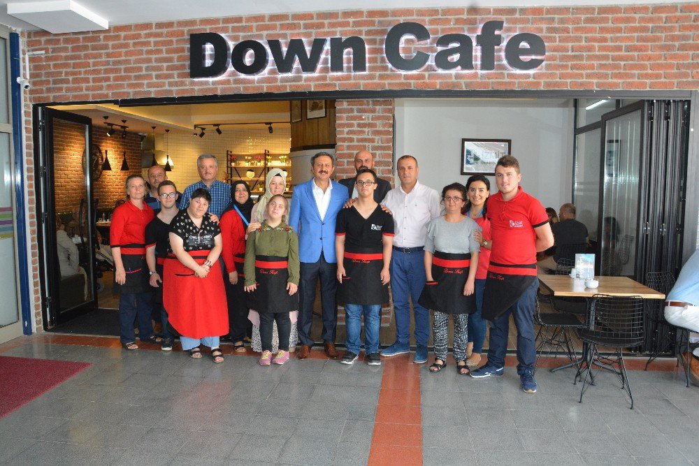 Milletvekili Yılmaz Down Kafe’yi Ziyaret Etti