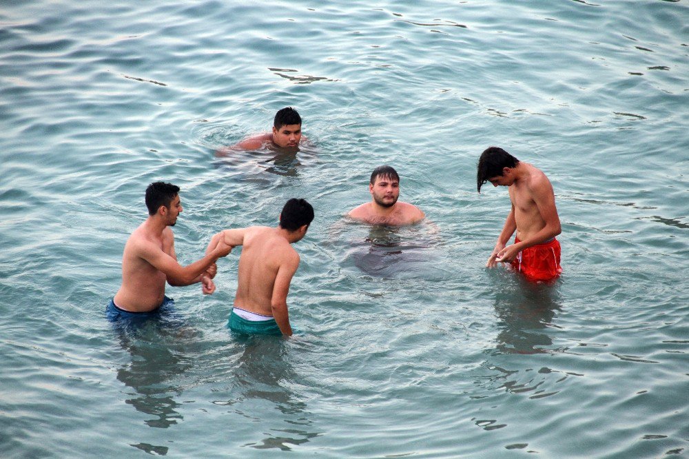 Alanya’da Deniz Keyfi Akşama Taşındı