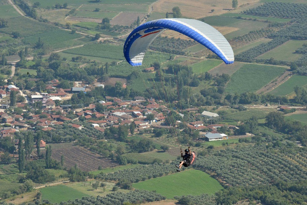 Paraşütçülerden Renkli Festival