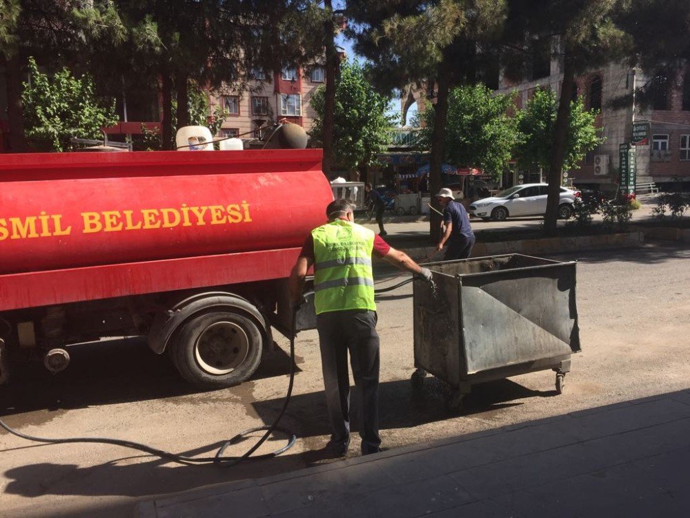 Bismil’de Çöp Konteynırları İlaçlanıyor