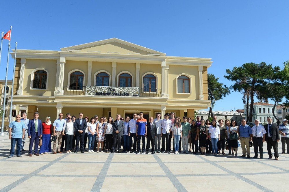 Edirne’de Lys’de İlk Bine Giren Öğrencilere Ödülleri Verildi