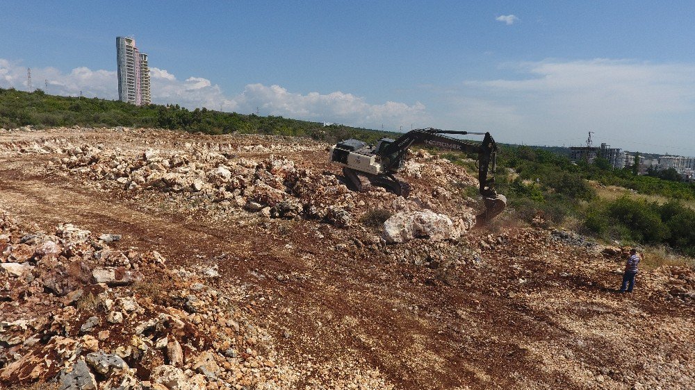 Erdemli Belediyesi’nin Sosyal Tesis Çalışmaları Sürüyor