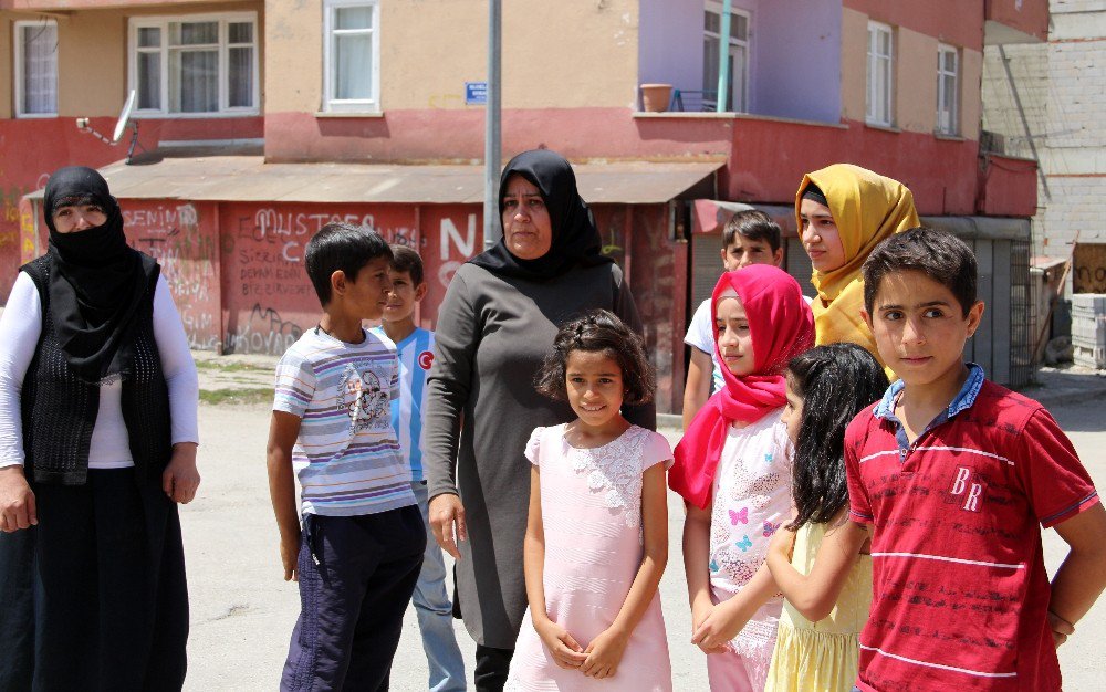 Uyuşturucu Bağımlıları Mahalleliyi Canından Bezdirdi