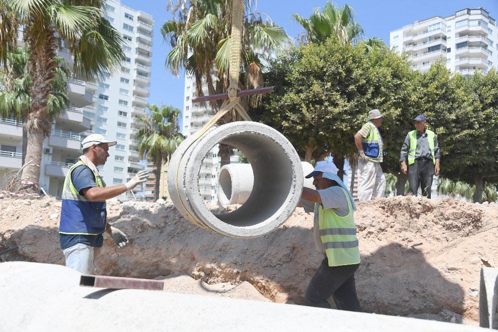 Mezitli Sahil Bandı Yenileme Projesi’nin Yüzde 65’i Tamamlandı