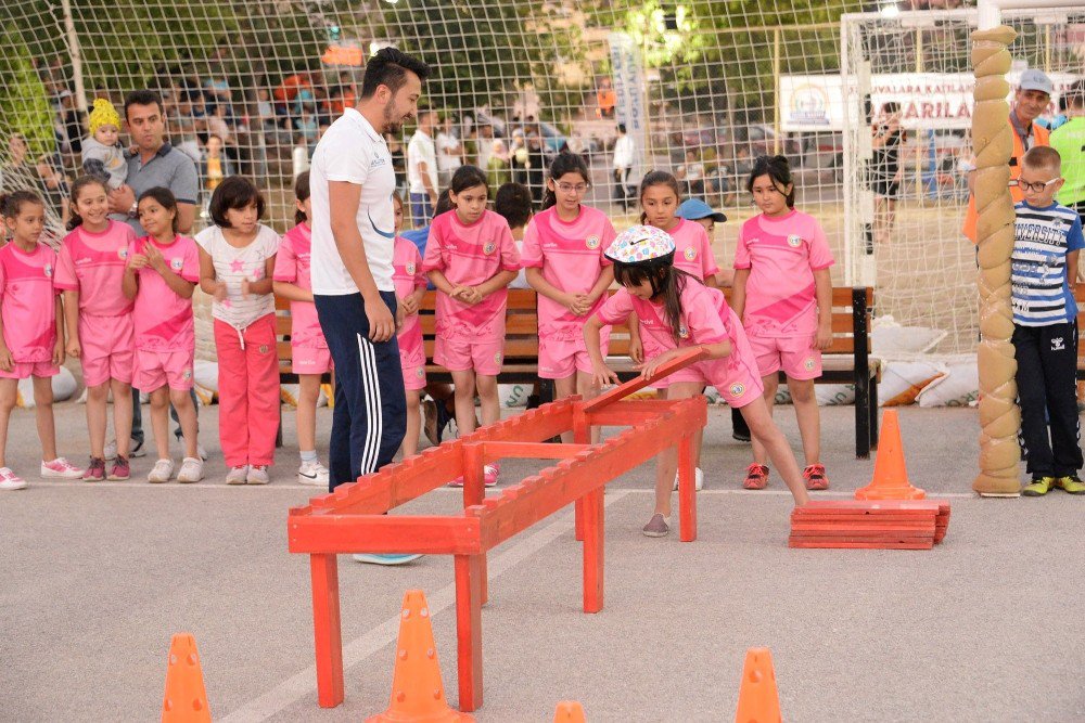 Bozüyük Belediyesinin Plaj Futbolu Turnuvaları Başladı