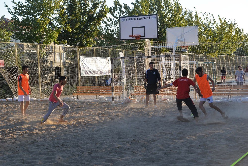 Bozüyük Belediyesinin Plaj Futbolu Turnuvaları Başladı