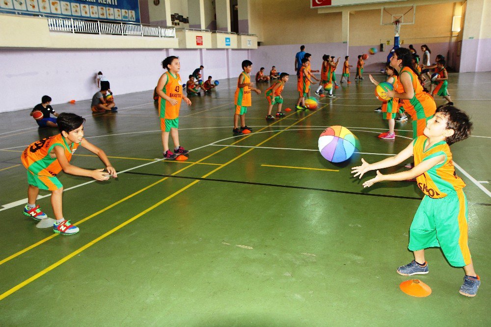 Toroslar’da Yaz Basketbol Kursları Devam Ediyor