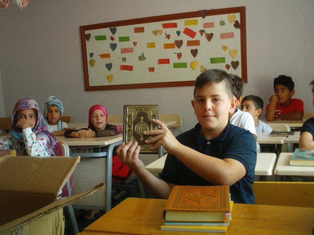 Trabzon Platformu’ndan Öğrencilere Kur’an-ı Kerim