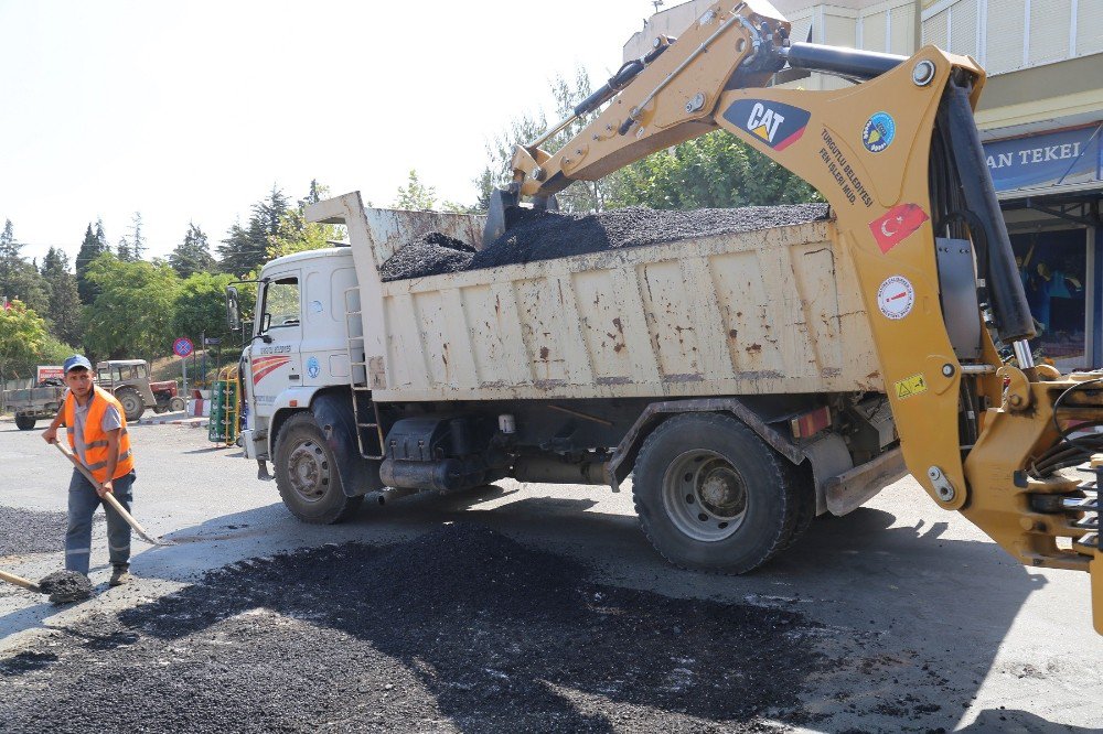 Turgutlu’da Zemini Bozuk Yollar İyileştiriliyor