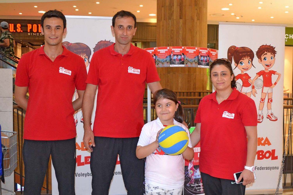 Geleceğin Sporcuları Voleybolla Tanıştı