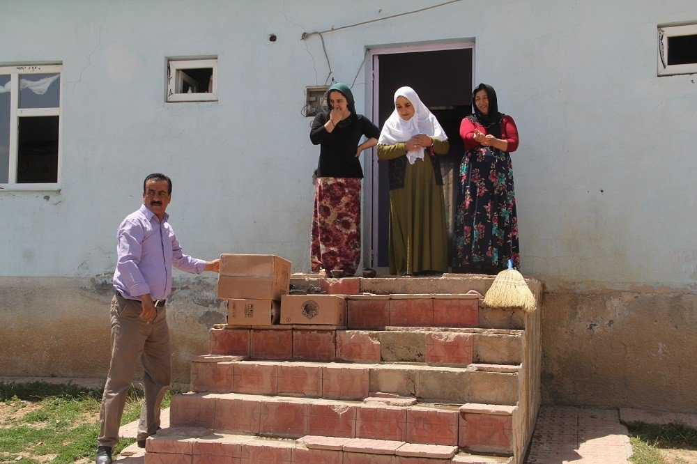 Başkale Belediyesinden İhtiyaç Sahiplerine Gıda Yardımı