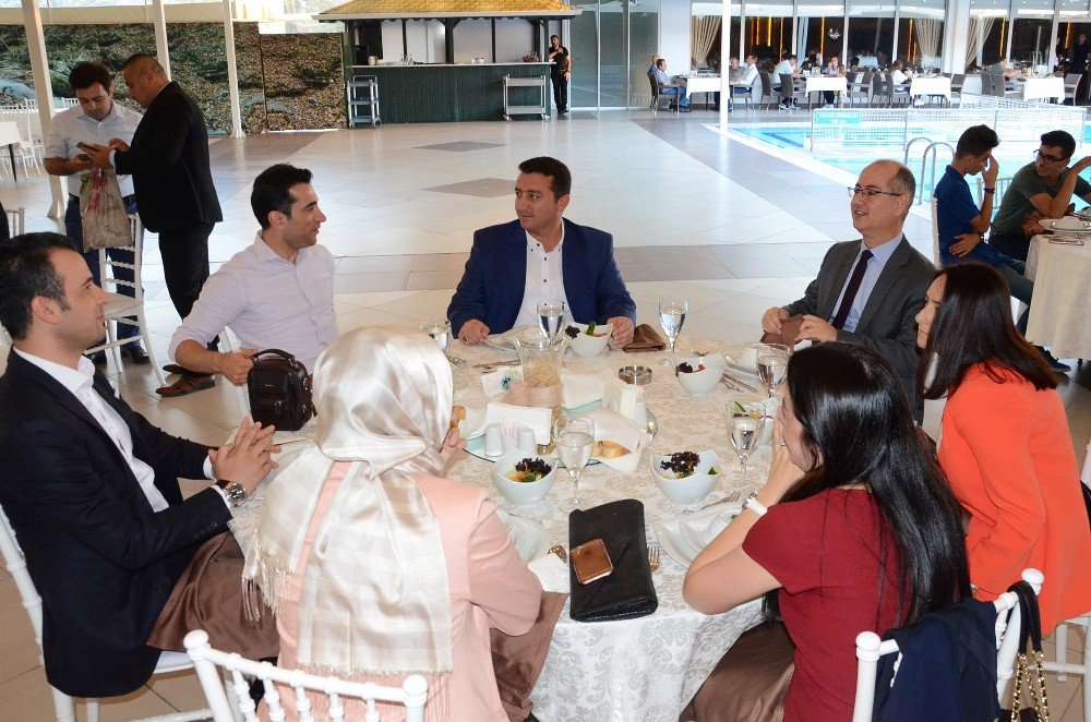 Bozüyük’te Görev Yeri Değişen Savcı Ve Hakim Çift İçin Veda Yemeği