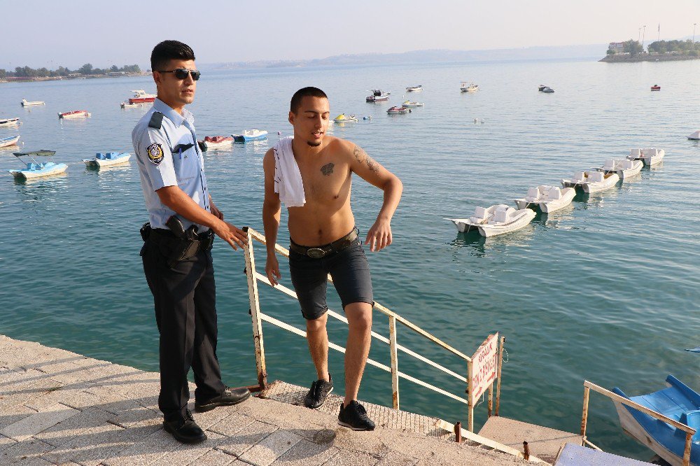 3 Kafadar, Doğum Günü Kutlamak İçin Deniz Bisikleti İle Açıldıkları Gölde Mahsur Kaldı