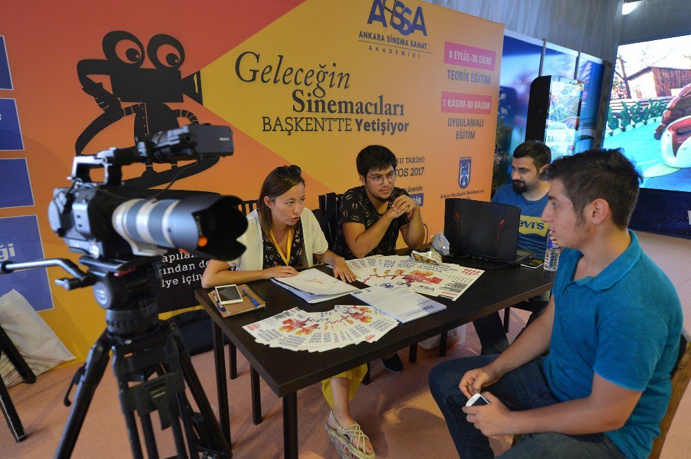 Büyük Ankara Festivali’ndeki ‘Basın-yayın Çadırı’ Nostalji Yaşatıyor