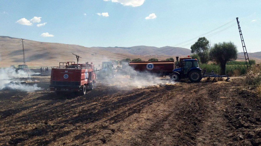 Antalya’da 1 Kamyonet, 70 Balya İle 22 Dönüm Arpa Ve Buğday Tarlası Yandı