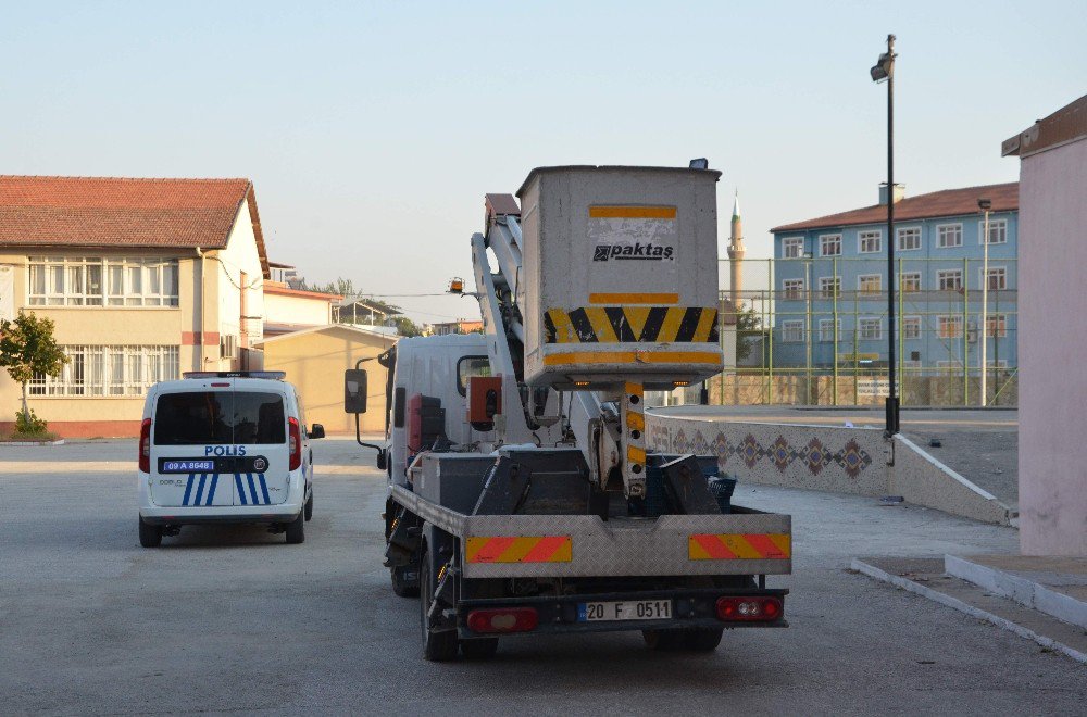 Elektrik Akımına Kapılan İşçi Direkten Düşerek Hayatını Kaybetti